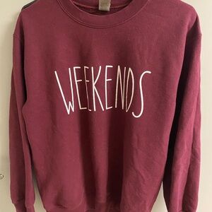 Gildan Burgundy 'Weekends' Sweatshirt